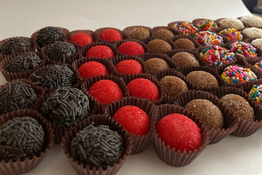 Box with 50 brigadeiros - multiple flavors